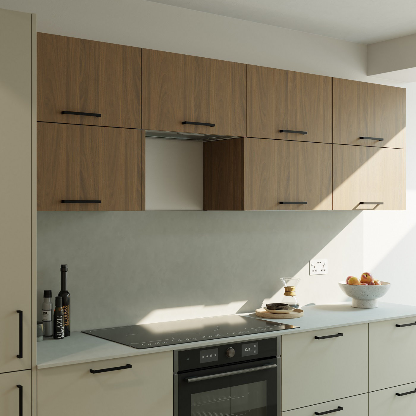 Une cuisine avec des façades coloris bois mat en haut et une finition beige brillant sur les caissons bas.