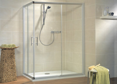 Une douche d'angle grand format
