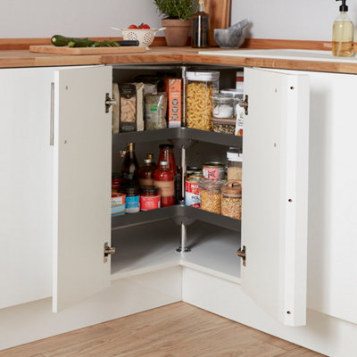 meuble d'angle bas blanc et condiments