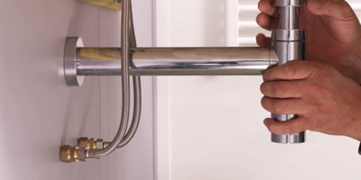 Dévissez le siphon. 