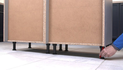 Réglage des pieds de meuble