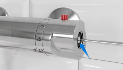 Poignée thermostatique de droite avec une flèche qui va vers l'avant