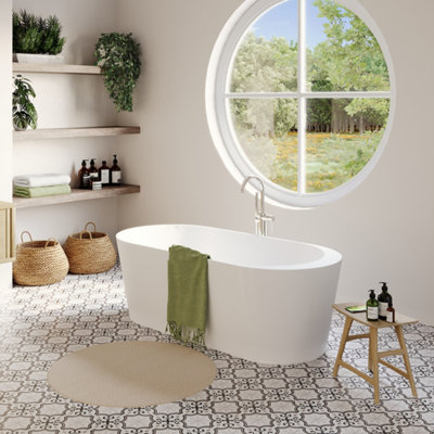 Exemple de baignoire îlot dans une salle de bains