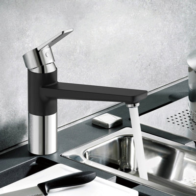 mitigeur bas inox et noir cuisine ouvert