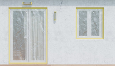 Mur avec porte fenêtre et lumière protégés