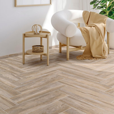 Un carrelage imitation parquet en pose bâton rompu