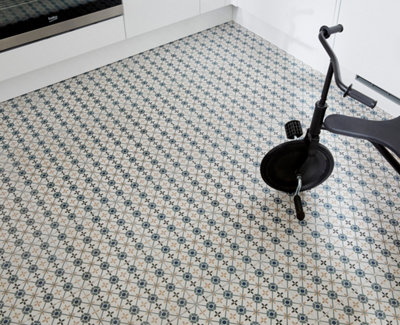 Zoom sur un carrelage type carreaux de ciment 