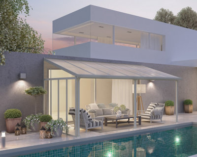 Image d'une maison, avec une piscine, très moderne éclairée par des appliques et des plots
