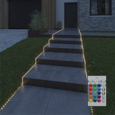 Photo d'un ruban LED sur un escalier extérieur