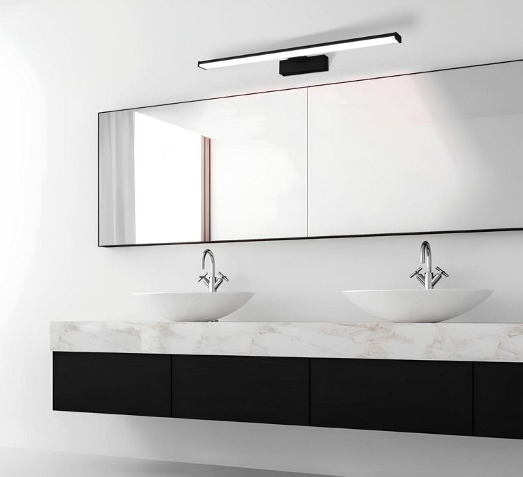 Un éclairage LED de miroir au dessus d'un meuble de salle de bains très moderne