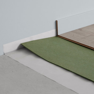 une sous-couche en fibre de bois posée sous un parquet