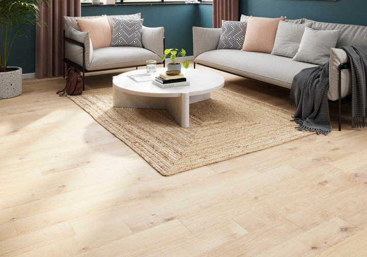 Photo d'un parquet blanchi dans une salle de séjour