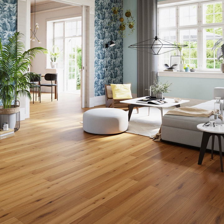 Un magnifique parquet vitrifié dans un salon ouvert sur une salle à manger