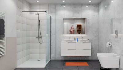 Salle de bain blanche avec des lames PVC imitation marbre