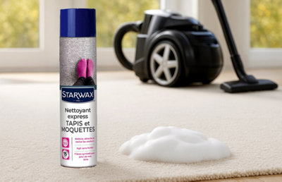 tube et mousse sur moquette avec aspirateur en fond