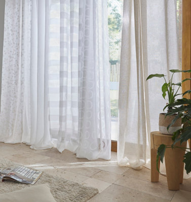 https://media.castorama.fr/is/image/KingfisherDigital/SURFACE-DECOR-CHOIX-VOILAGE-01~6624a86e298c4eec62e02cce8374db034e5addb7