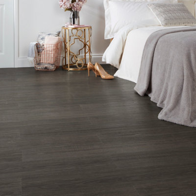 Les travaux de pose de dalles ou lames vinyle PVC