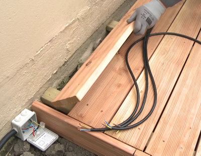 Raccorder les fils électriques des spots encastrés