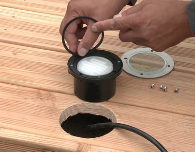 Raccorder les fils électriques des spots encastrés