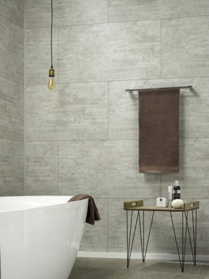 Salle de bain avec mur lambris imitation béton