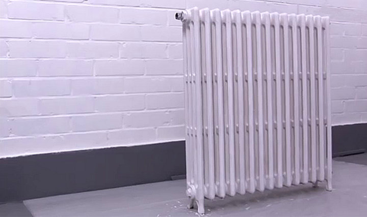 Radiateur peint en blanc