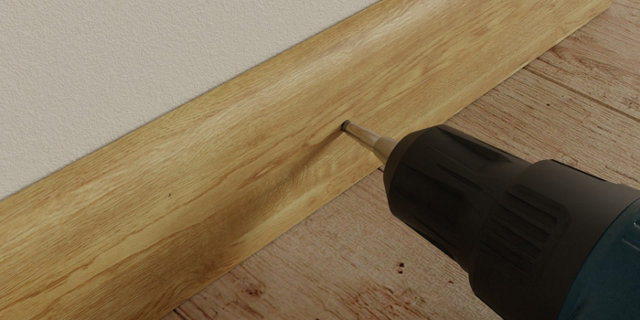 Perçage sur plinthe bois