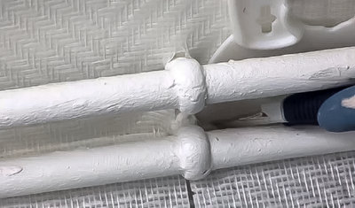Placez le couteau de marouflage