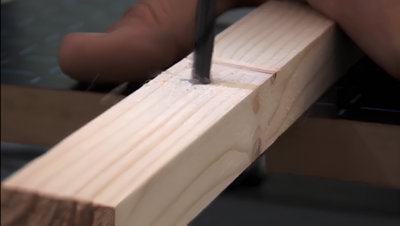 Perçage trou dans tasseau bois