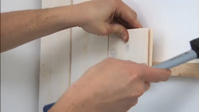 insertion de lame avec un marteau et une chute