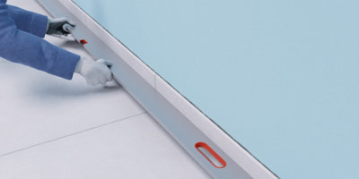 vérifier l’alignement de vos plinthes