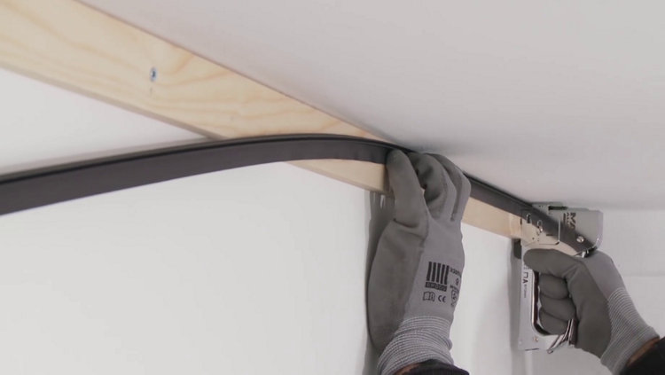 Agrafage du profilé sur la longueur