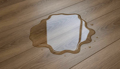 Illustration d'une flaque d'eau sur un revêtement stratifié pour pièce humide