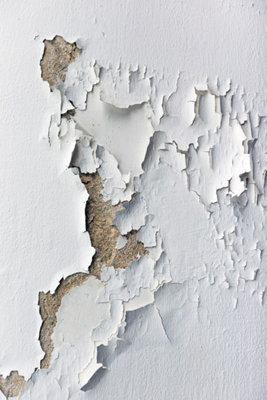 Mur avec de la peinture en mauvais état