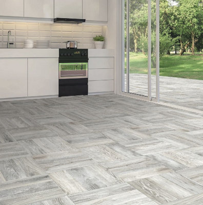 La pose alternée consiste à positionner les carreaux de telle sorte que les motifs soient perpendiculaires.