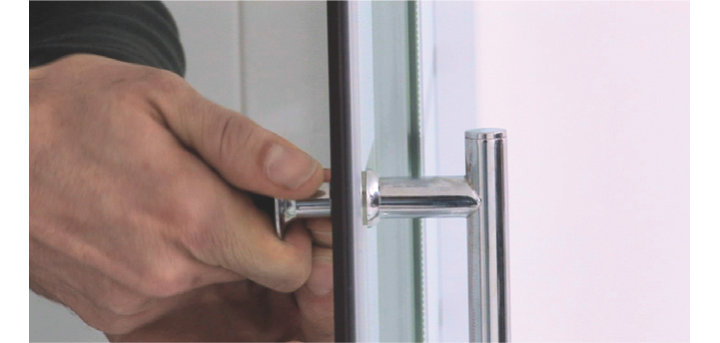 Comment installer un receveur et des parois de douche ?