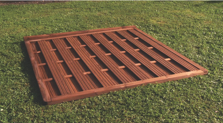 Comment poser une clôture avec des panneaux prémontés en bois ?