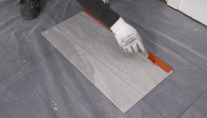Comment poser du carrelage au mur