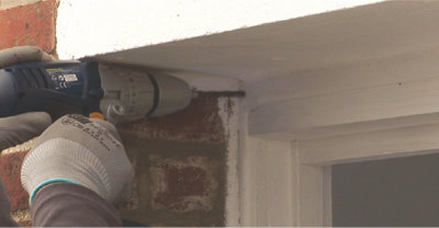 Installer un volet roulant électrique sous linteau