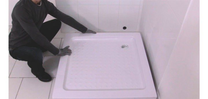 Comment installer un receveur et des parois de douche ?