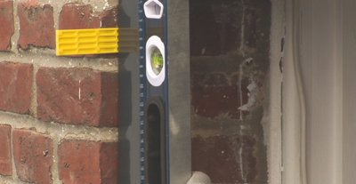 Installer un volet roulant électrique sous linteau
