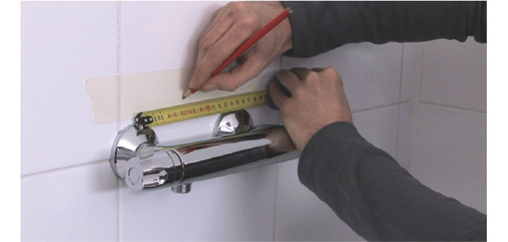 Comment installer un receveur et des parois de douche ?