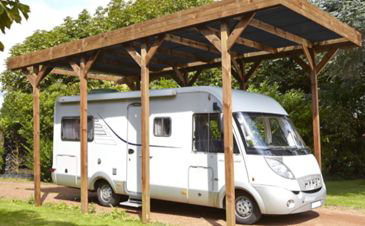 Les travaux d’installation du carport en bois autoportant sont terminés et le voilà en place sur votre terrain