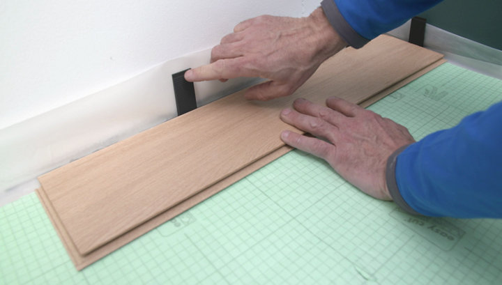 Étape 2 : Poser les lames de parquet