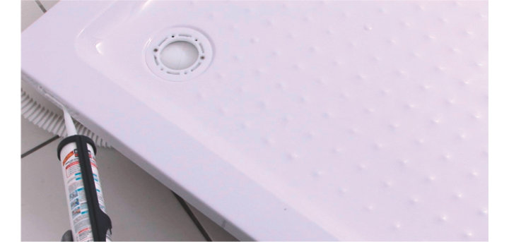 Comment installer un receveur et des parois de douche ?